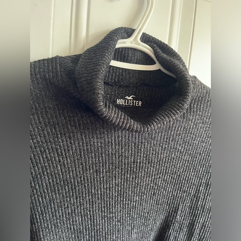 Hollister | Cropped Ribbed Turtleneck - Picture 4 of 7
